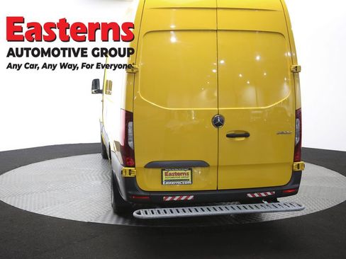 Used 2021 Mercedes-Benz Sprinter 2500 w/ Acoustic Package image 32