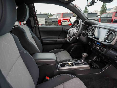 Certified 2022 Toyota Tacoma TRD Sport image 17