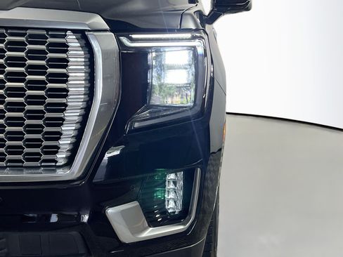 Used 2024 GMC Yukon XL Denali AWD/4WD image 12