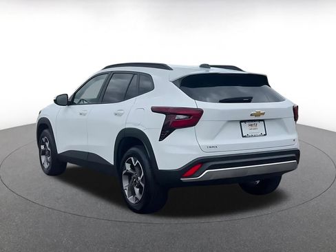 Used 2025 Chevrolet Trax LT FWD image 11