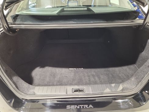 Used 2022 Nissan Sentra SR w/ SR Premium Package image 18