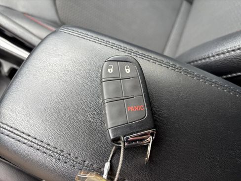 Used 2025 Jeep Compass Trailhawk AWD/4WD image 20