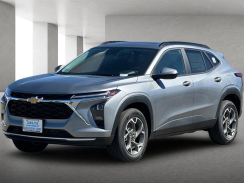 New 2026 Chevrolet Trax LT w/ Sunroof Package FWD image 8