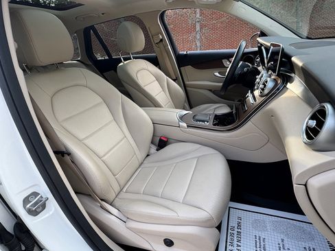 Used 2021 Mercedes-Benz GLC 300 4MATIC image 14