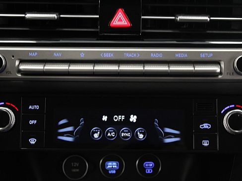 Used 2025 Genesis G70 2.5T RWD image 24