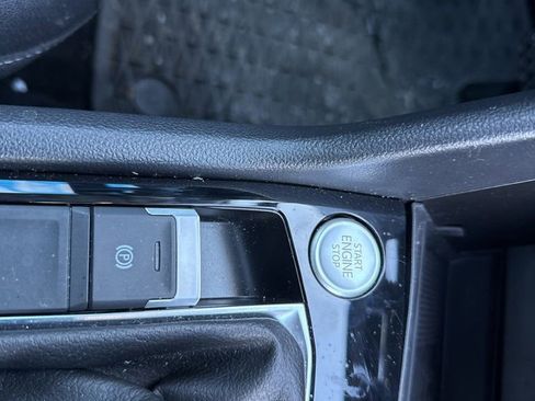 Used 2024 Volkswagen Taos SE w/ Panoramic Sunroof Package image 24