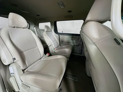 Used 2018 Kia Sedona L FWD image 31