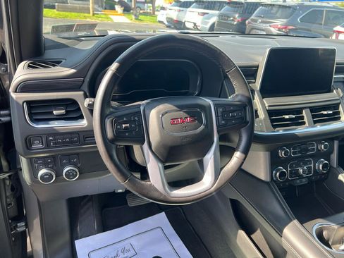 Used 2022 GMC Yukon XL SLT AWD/4WD image 12