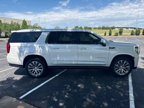 Used 2023 GMC Yukon XL Denali w/ Denali Reserve Package AWD/4WD image 4