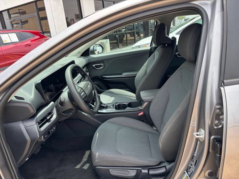 Used 2025 Kia K4 FWD image 25
