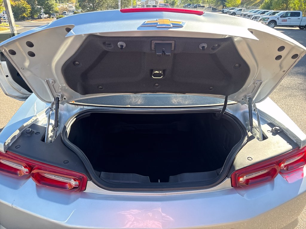 Used 2019 Chevrolet Camaro LT RWD image 7