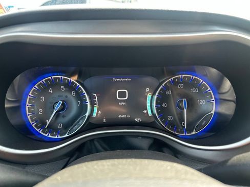 Used 2025 Chrysler Pacifica Select FWD image 21