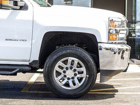 Used 2019 Chevrolet Silverado 2500 W/T AWD/4WD image 10