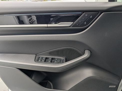 Used 2025 Porsche Macan Electric RWD image 20