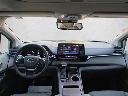 Used 2024 Toyota Sienna XLE image 19