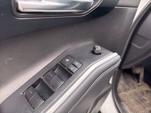 Used 2022 Toyota Highlander XLE image 18