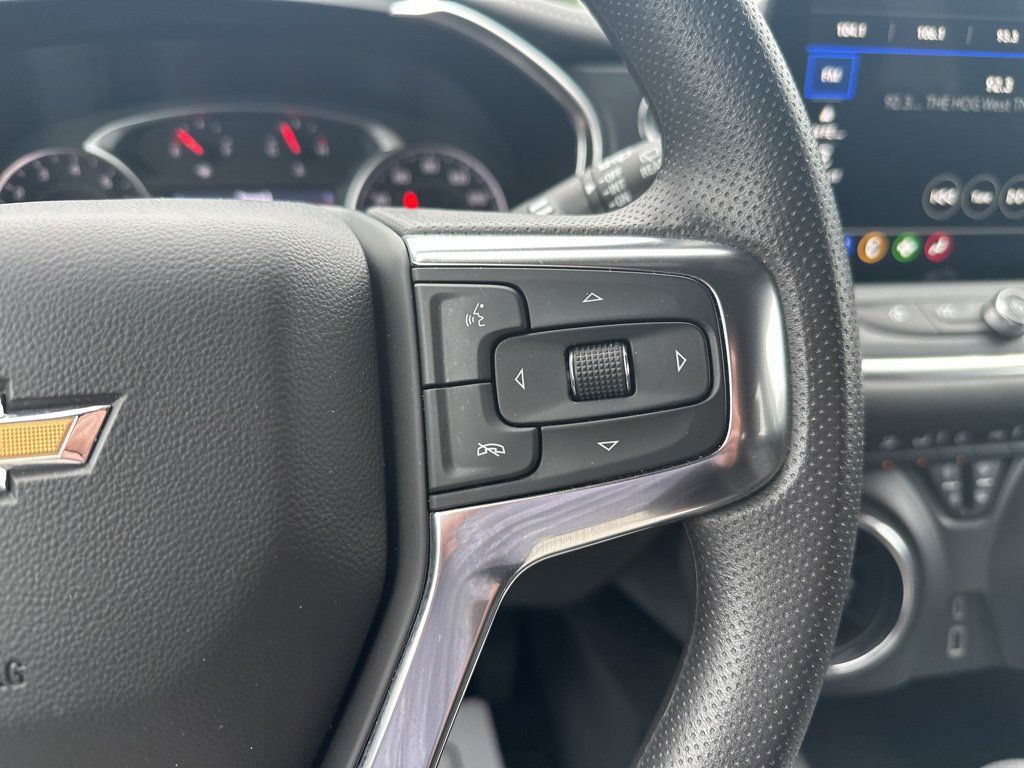 Used 2025 Chevrolet Blazer LT AWD/4WD image 21