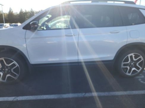 Used 2023 Honda Passport Elite image 2