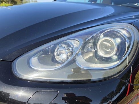 Used 2017 Porsche Cayenne S Platinum w/ Premium Package (PJW) AWD/4WD image 11