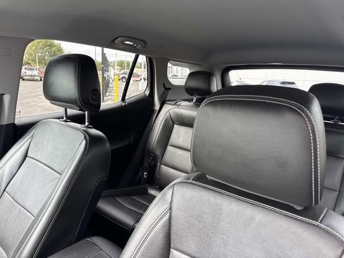 Used 2022 GMC Terrain SLT w/ Infotainment Package II FWD image 21