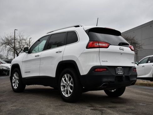 Used 2018 Jeep Cherokee Latitude Plus w/ Comfort/Convenience Group image 5