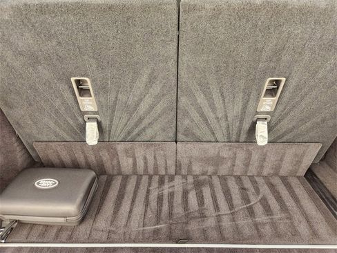 Used 2024 Land Rover Discovery Dynamic SE image 31