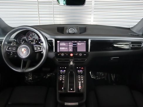Certified 2026 Porsche Macan AWD/4WD image 16