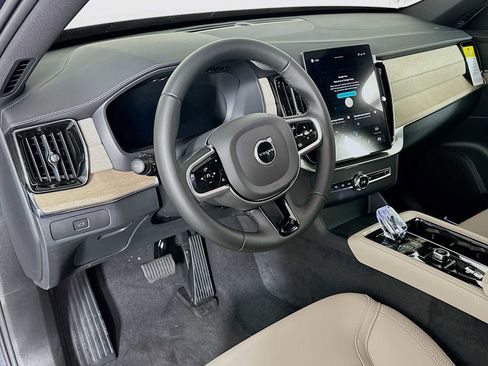 New 2026 Volvo XC90 B5 Core image 9