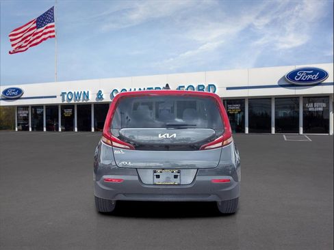 Used 2022 Kia Soul LX w/ Technology Package image 4