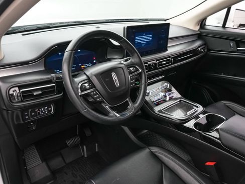 Used 2022 Lincoln Nautilus AWD w/ Premium Package image 13