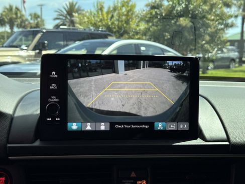 Used 2025 Honda Pilot Touring image 24