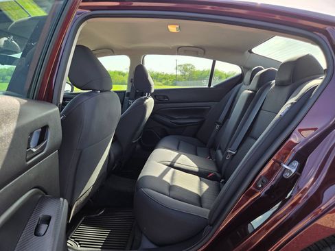 Used 2024 Nissan Altima 2.5 SV FWD image 15
