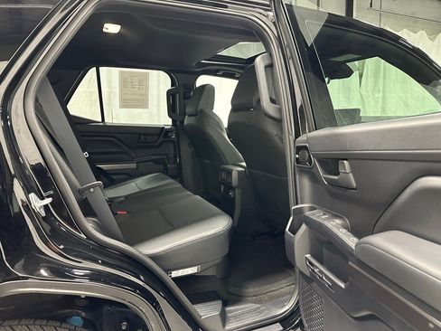 Used 2025 Toyota 4Runner TRD Off-Road Premium image 51