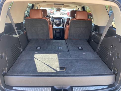 Used 2019 Cadillac Escalade Premium Luxury AWD/4WD image 46