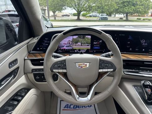 Used 2024 Cadillac Escalade Sport Platinum w/ LPO, ONYX Package AWD/4WD image 14