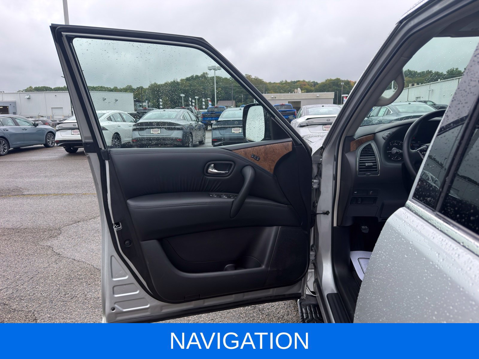 Used 2021 Nissan Armada SL w/ Captain's Chairs Package AWD/4WD image 13