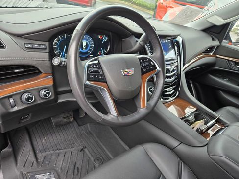 Used 2020 Cadillac Escalade ESV Premium Luxury image 13