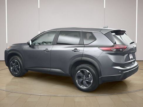 Certified 2025 Nissan Rogue SV AWD/4WD image 5
