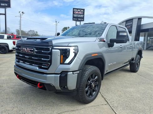 Used 2025 GMC Sierra 2500 AT4 w/ AT4 Premium Plus Package image 3