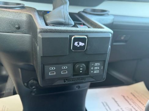 Used 2026 Toyota Sienna LE FWD image 17