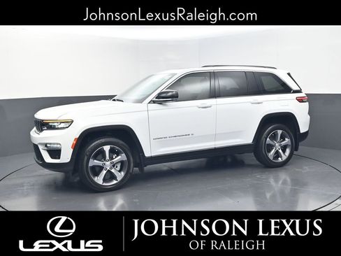 Used 2024 Jeep Grand Cherokee Limited w/ Luxury Tech Group II image 2