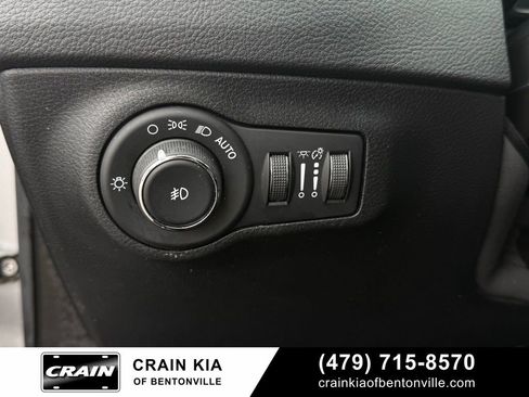Used 2018 Jeep Compass Latitude w/ Popular Equipment Group FWD image 13