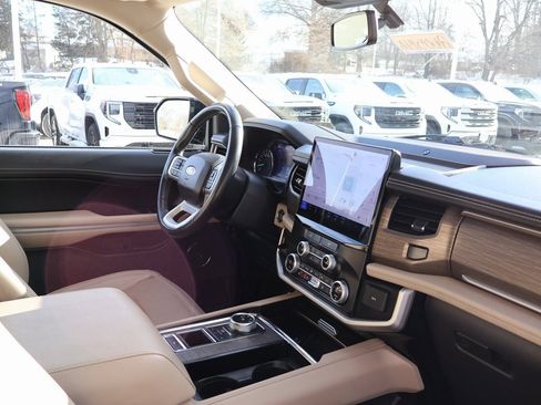 Used 2024 Ford Expedition Limited image 43