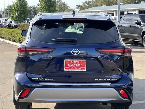 New 2026 Toyota Highlander Platinum image 6