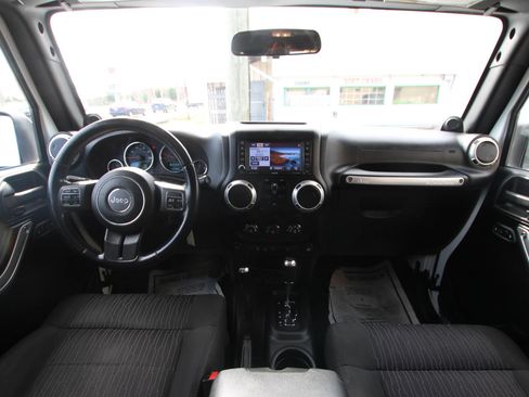 Used 2012 Jeep Wrangler Unlimited Sahara w/ Dual Top Group AWD/4WD image 13