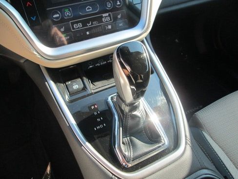 Used 2023 Subaru Outback Premium image 17