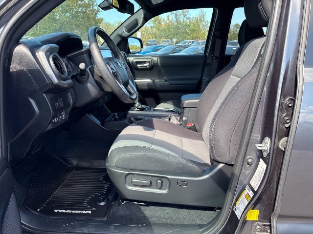 Used 2021 Toyota Tacoma TRD Off-Road AWD/4WD image 19
