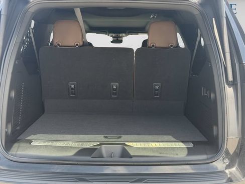 Used 2023 Chevrolet Suburban High Country w/ Premium Package 2 AWD/4WD image 15