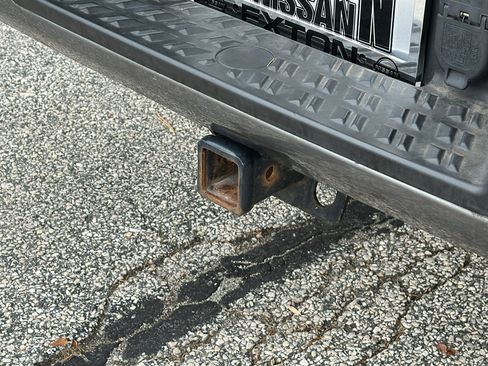 Used 2018 Nissan Titan SV w/ SV Convenience Package image 11