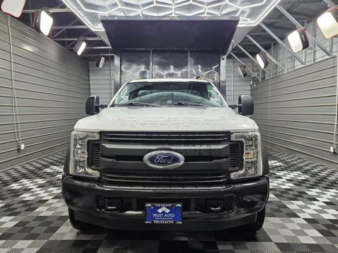 Used 2019 Ford F550 2WD Regular Cab Super Duty image 2